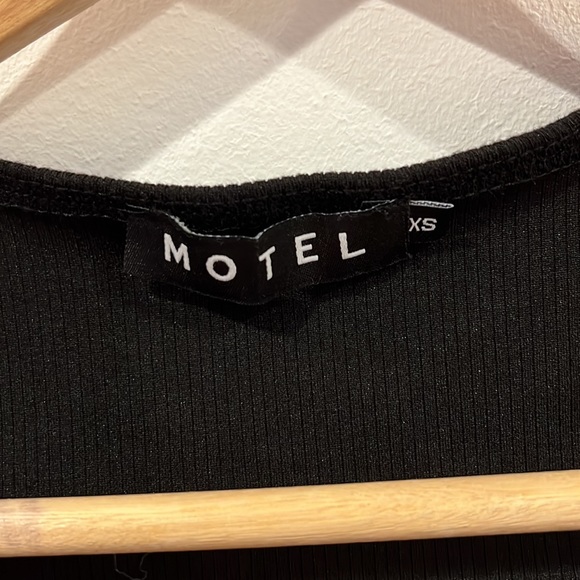 MOTEL GUANNA CROP TOP IN RIB BLACK size XS - Picture 4 of 7